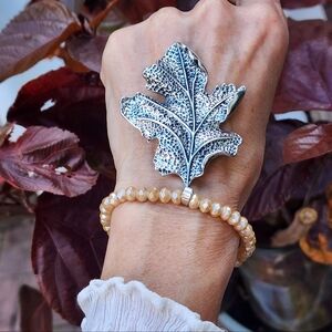 Bracelet Silver Big Leaf Charm Pendant Champagne Austrian Crystals Stretchy